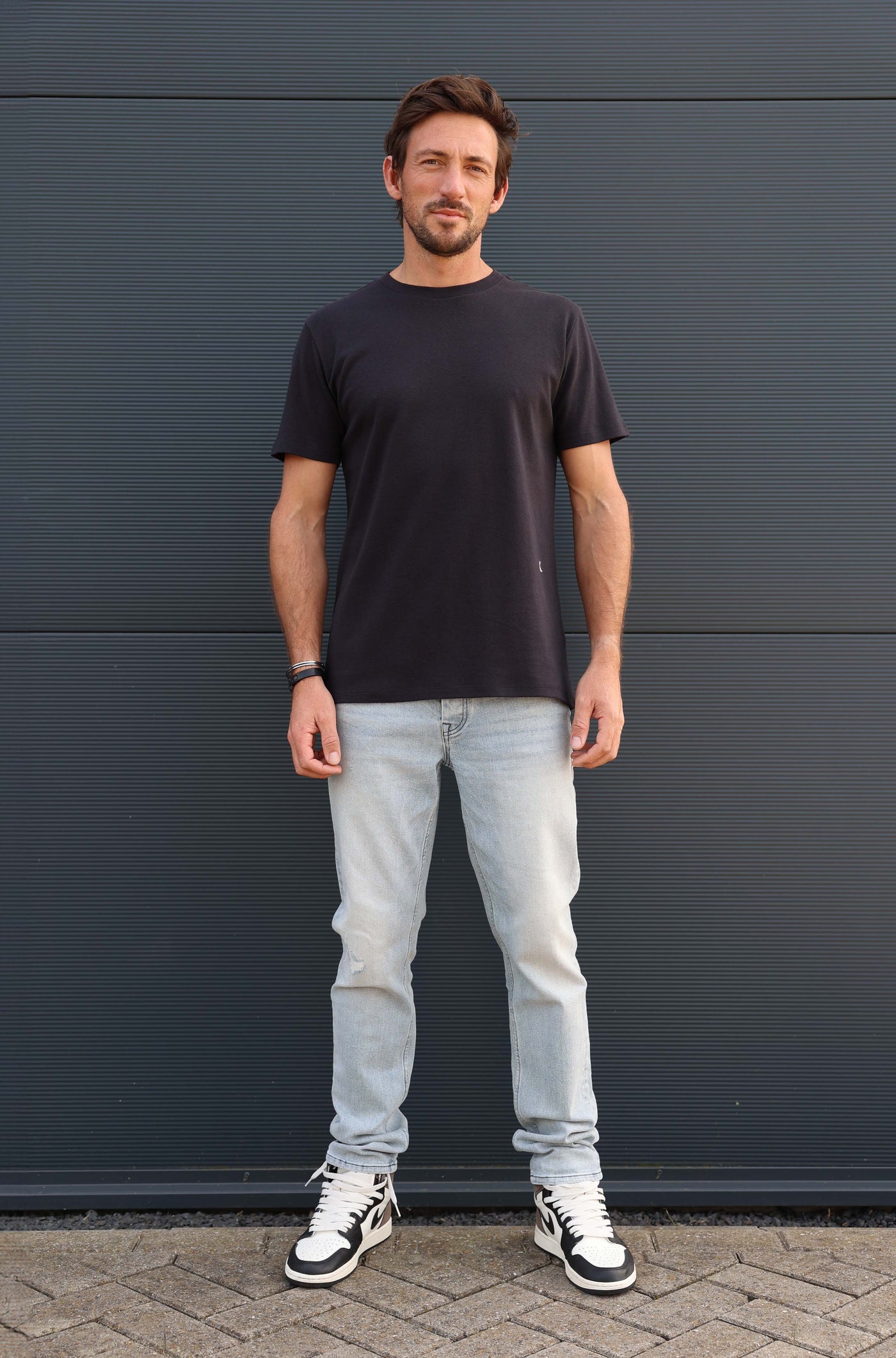 100 - Black