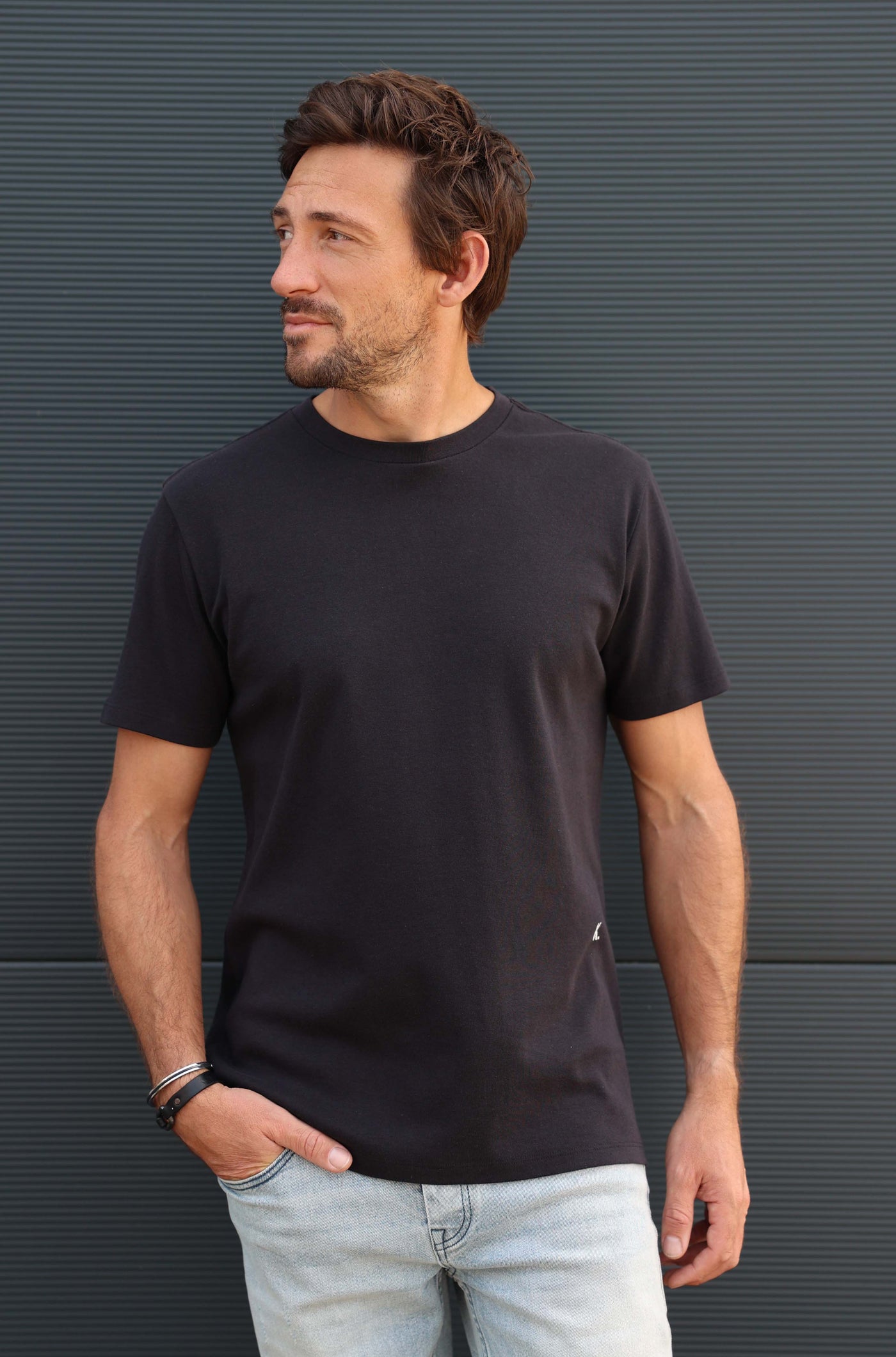 100 - Black